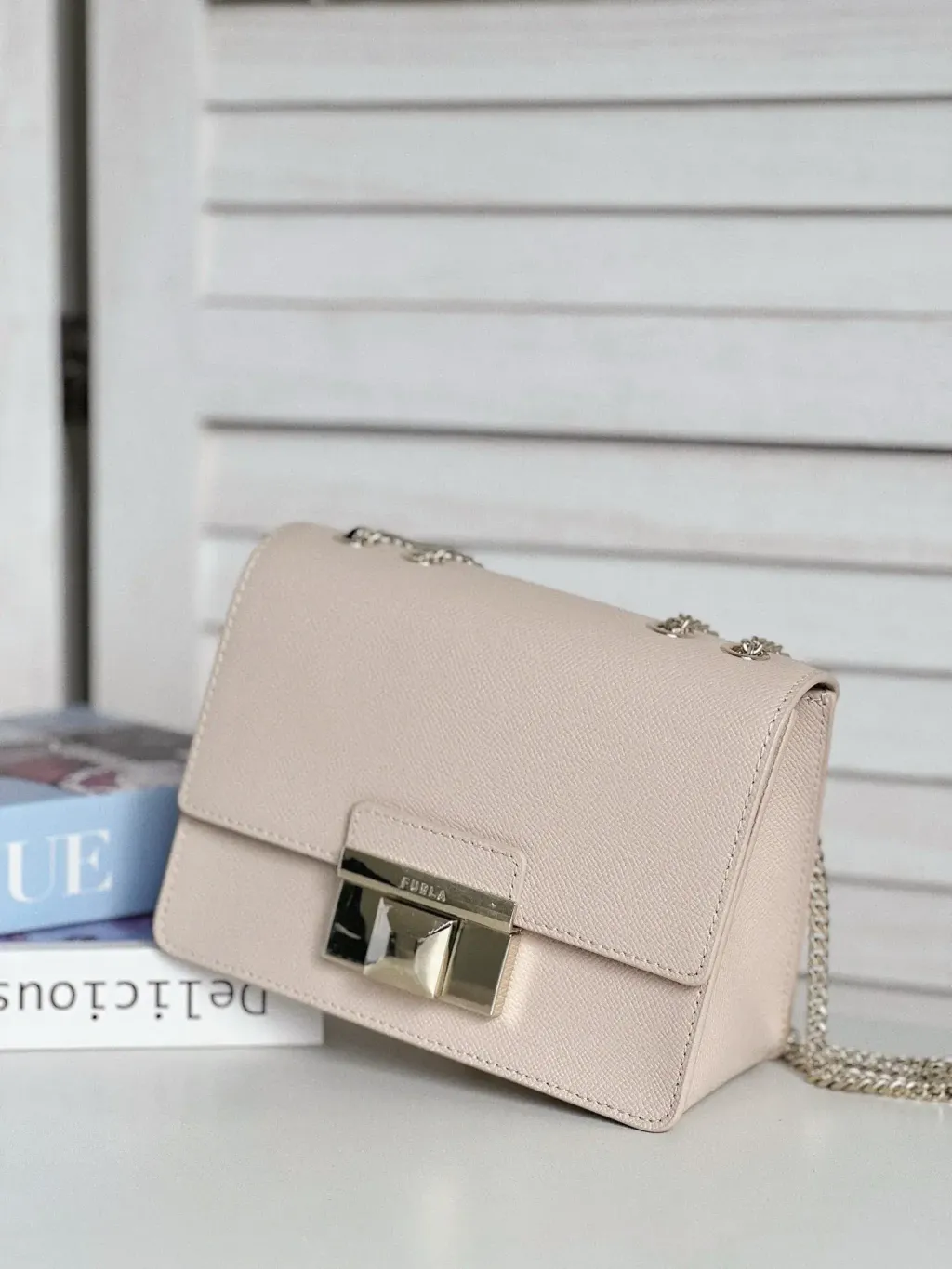 JuzBeauty_JuzBeautyMalaysia_JuzPretty_Authentic_Kbeauty_Malaysia_Skin_Care_Cosmetics_K-beauty_Health_Care_korean_streetwear_FURLA Mini Bella Leather Crossbody Bag Lightpink 链条小方包8