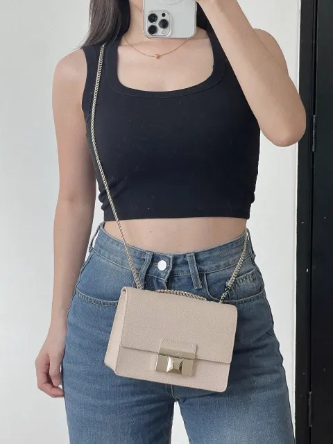 JuzBeauty_JuzBeautyMalaysia_JuzPretty_Authentic_Kbeauty_Malaysia_Skin_Care_Cosmetics_K-beauty_Health_Care_korean_streetwear_FURLA Mini Bella Leather Crossbody Bag Lightpink 链条小方包1