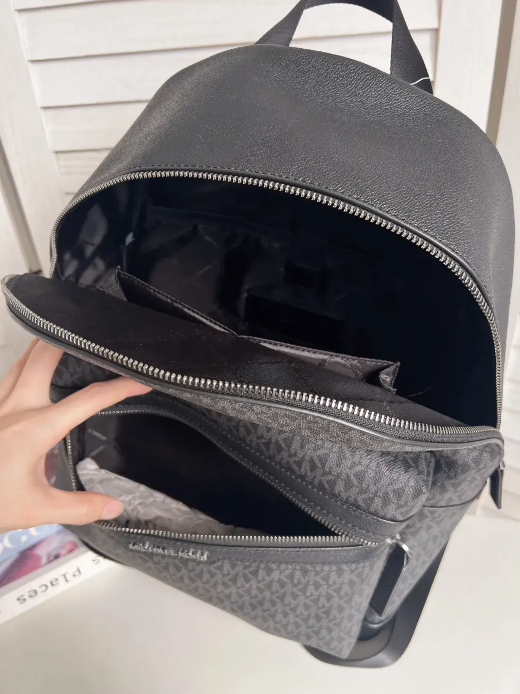 JuzBeauty_JuzBeautyMalaysia_JuzPretty_Authentic_Kbeauty_Malaysia_Skin_Care_Cosmetics_K-beauty_Health_Care_korean_streetwear_MICHAEL KORS 37R5LCOB2B Cooper Leather Signature Logo Backpack 男款背包1