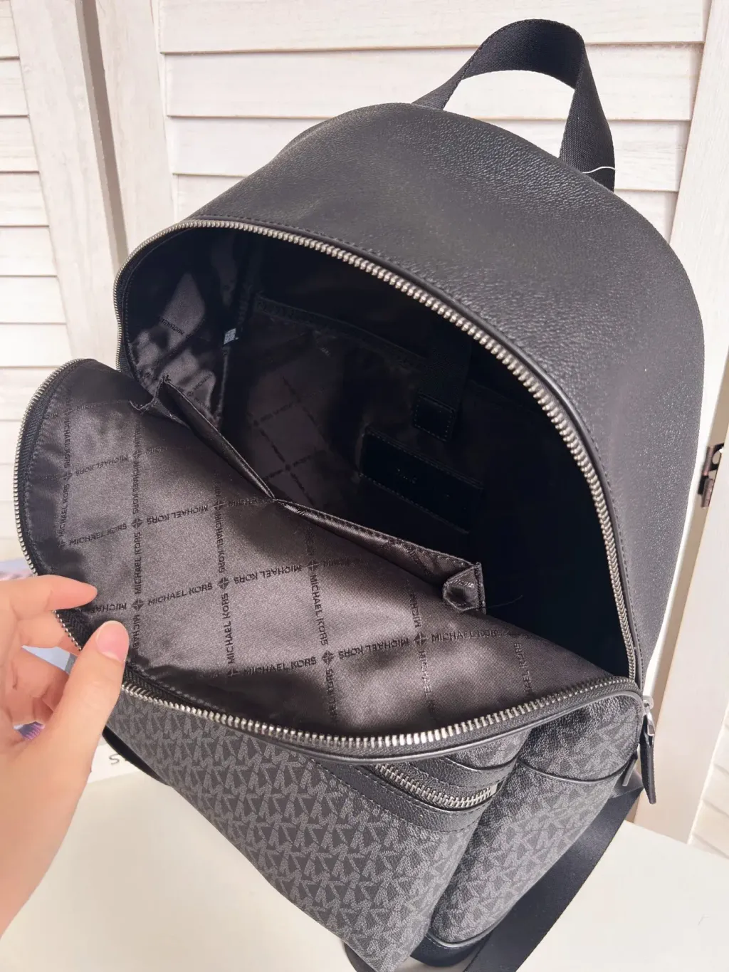 JuzBeauty_JuzBeautyMalaysia_JuzPretty_Authentic_Kbeauty_Malaysia_Skin_Care_Cosmetics_K-beauty_Health_Care_korean_streetwear_MICHAEL KORS 37R5LCOB2B Cooper Leather Signature Logo Backpack 男款背包2
