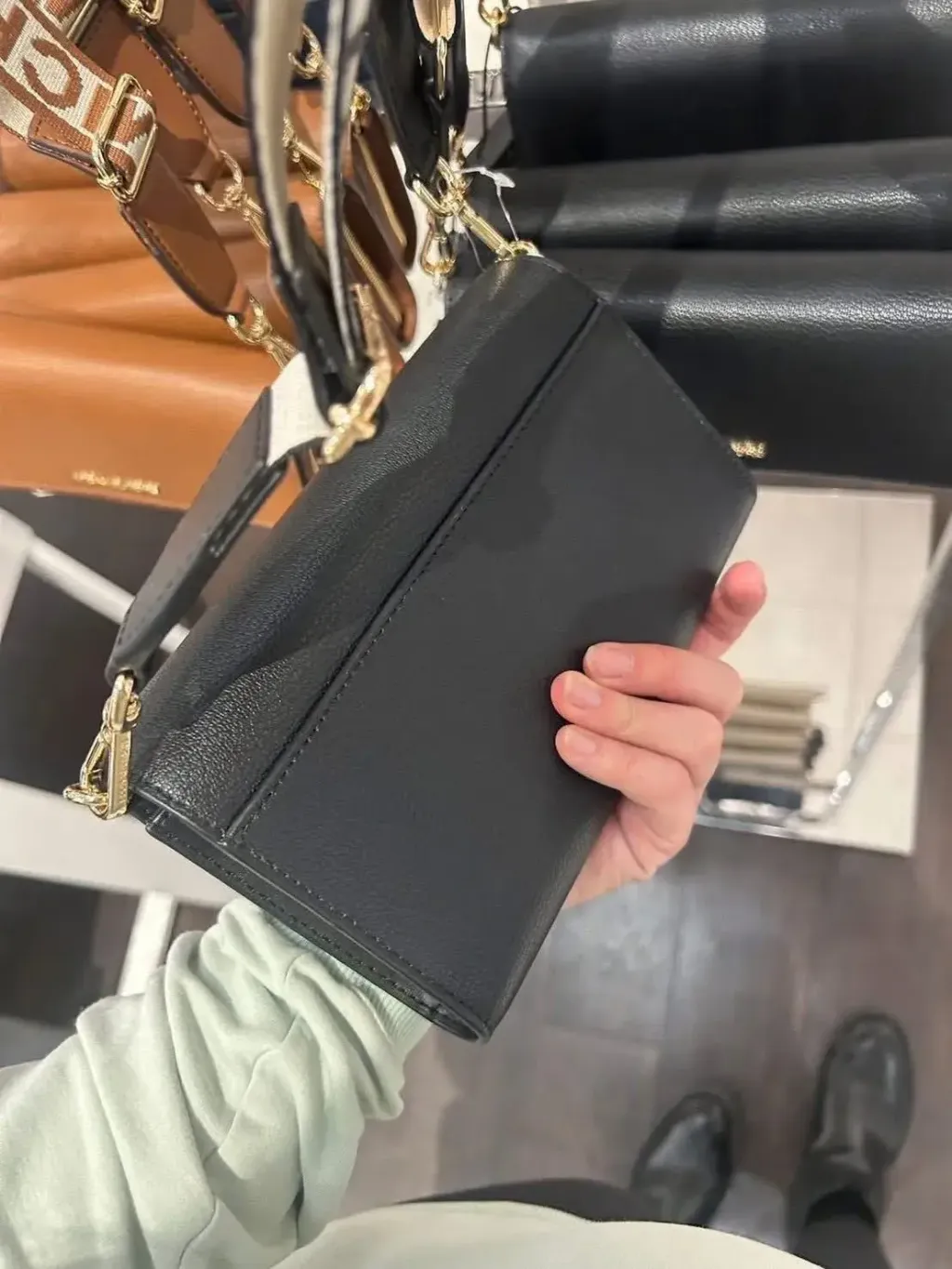 JuzBeauty_JuzBeautyMalaysia_JuzPretty_Authentic_Kbeauty_Malaysia_Skin_Care_Cosmetics_K-beauty_Health_Care_korean_streetwear_MICHAEL KORS 35F2GTTC8L Jet Set Large Leather Crossbody Bag in black 斜挎包3.jpg