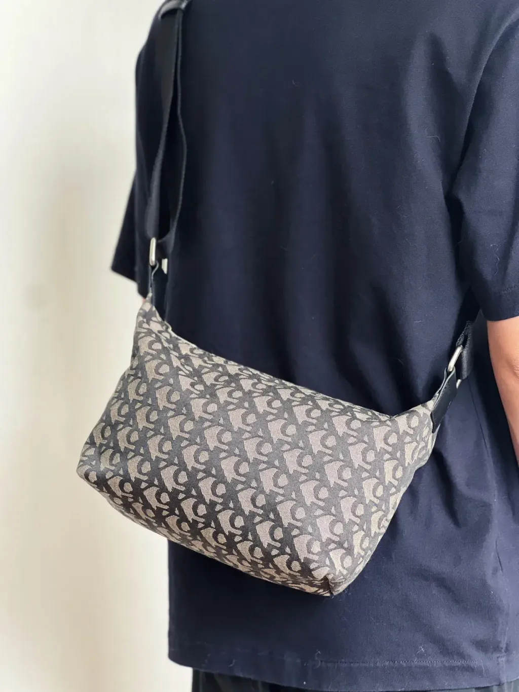 JuzBeauty_JuzBeautyMalaysia_JuzPretty_Authentic_Kbeauty_Malaysia_Skin_Care_Cosmetics_K-beauty_Health_Care_korean_streetwear_CALVIN KLEIN SP40618019 Monogram Crossbody 斜挎包2