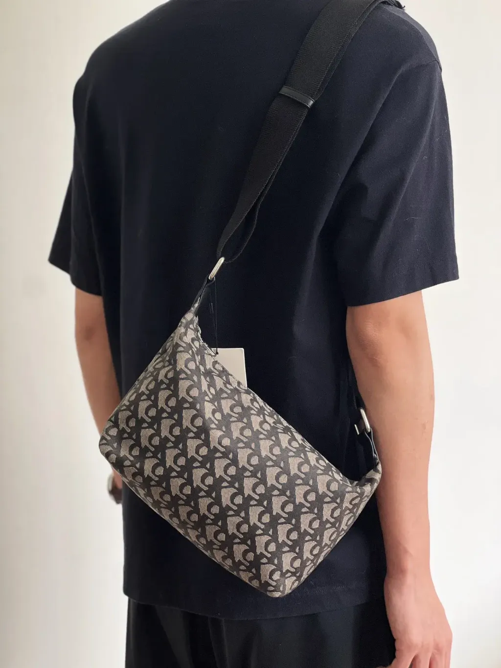 JuzBeauty_JuzBeautyMalaysia_JuzPretty_Authentic_Kbeauty_Malaysia_Skin_Care_Cosmetics_K-beauty_Health_Care_korean_streetwear_CALVIN KLEIN SP40618019 Monogram Crossbody 斜挎包1