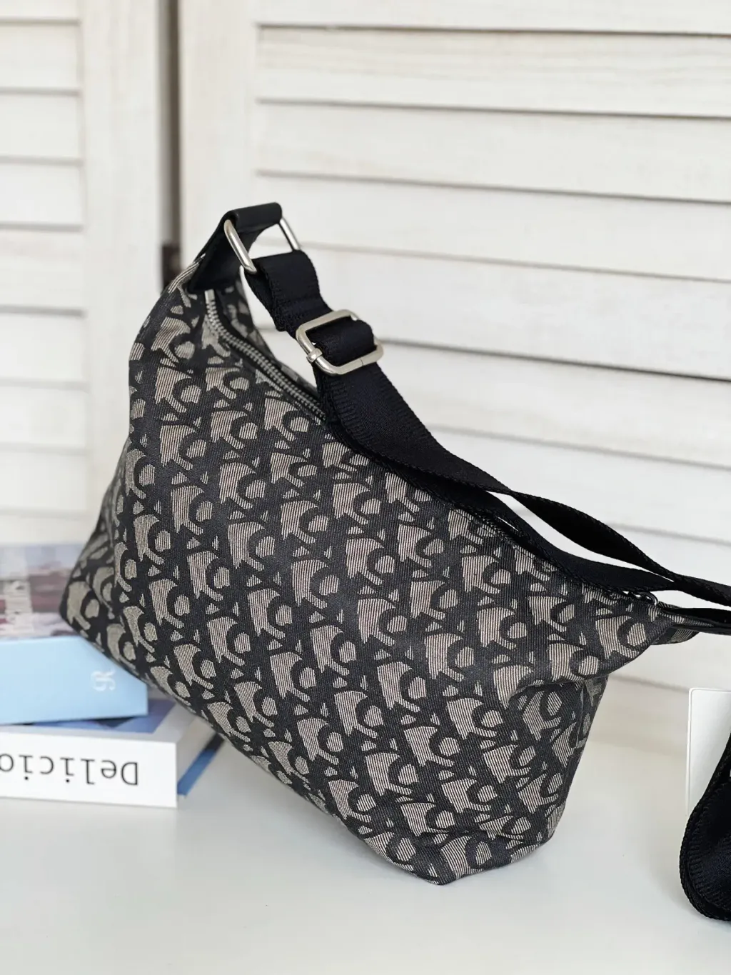 JuzBeauty_JuzBeautyMalaysia_JuzPretty_Authentic_Kbeauty_Malaysia_Skin_Care_Cosmetics_K-beauty_Health_Care_korean_streetwear_CALVIN KLEIN SP40618019 Monogram Crossbody 斜挎包5