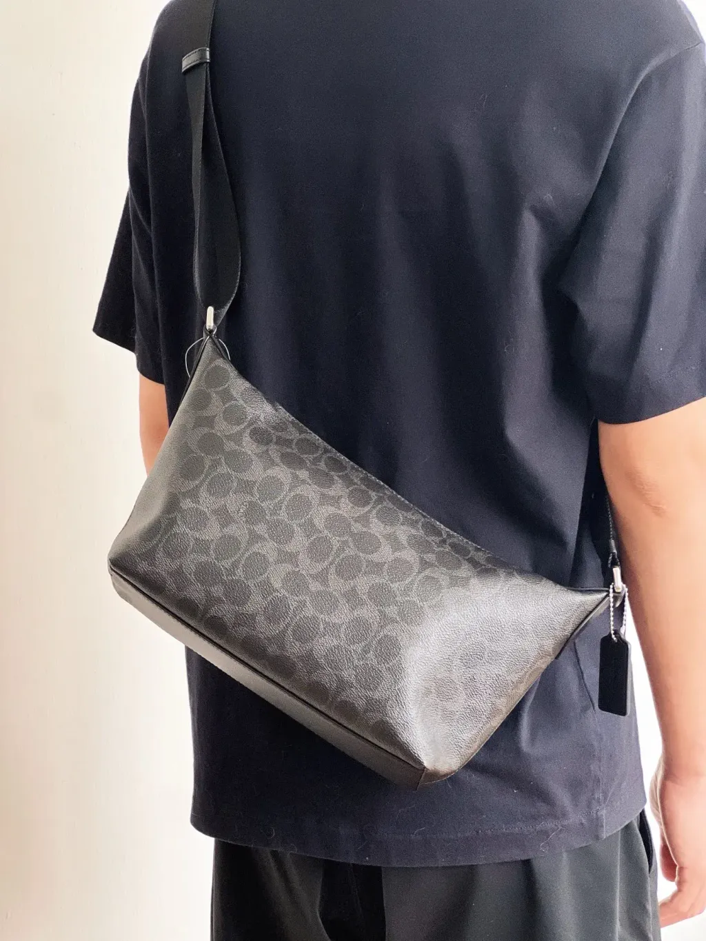 JuzBeauty_JuzBeautyMalaysia_JuzPretty_Authentic_Kbeauty_Malaysia_Skin_Care_Cosmetics_K-beauty_Health_Care_korean_streetwear_COACH CCG21 Small Finn Crossbody Bag With Pouch In Black Signature Canvas 斜挎包7.jpg