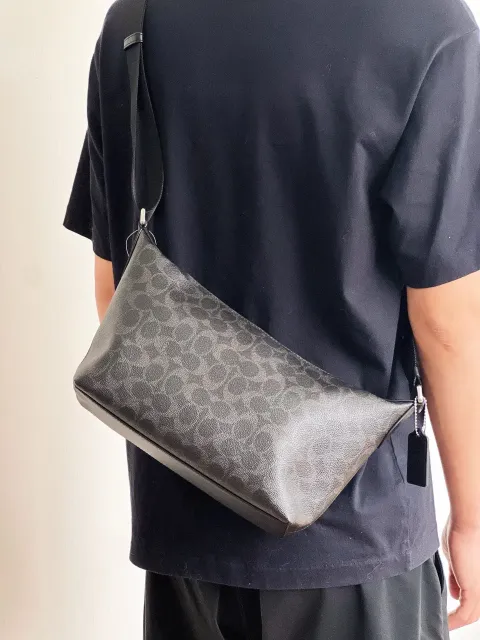 JuzBeauty_JuzBeautyMalaysia_JuzPretty_Authentic_Kbeauty_Malaysia_Skin_Care_Cosmetics_K-beauty_Health_Care_korean_streetwear_COACH CCG21 Small Finn Crossbody Bag With Pouch In Black Signature Canvas 斜挎包7.jpg