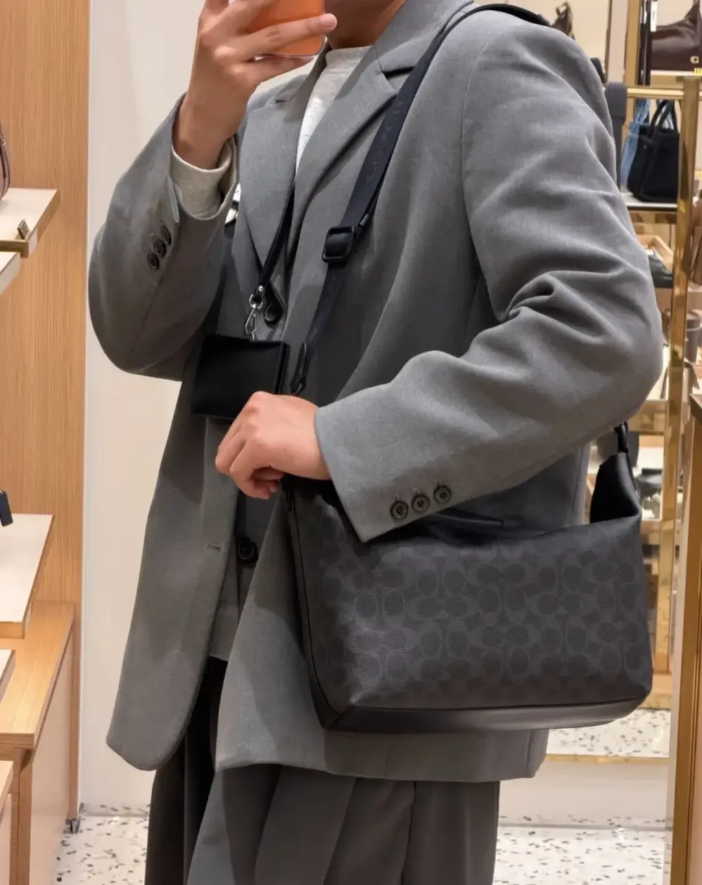 JuzBeauty_JuzBeautyMalaysia_JuzPretty_Authentic_Kbeauty_Malaysia_Skin_Care_Cosmetics_K-beauty_Health_Care_korean_streetwear_COACH CCG21 Small Finn Crossbody Bag With Pouch In Black Signature Canvas 斜挎包9.jpg