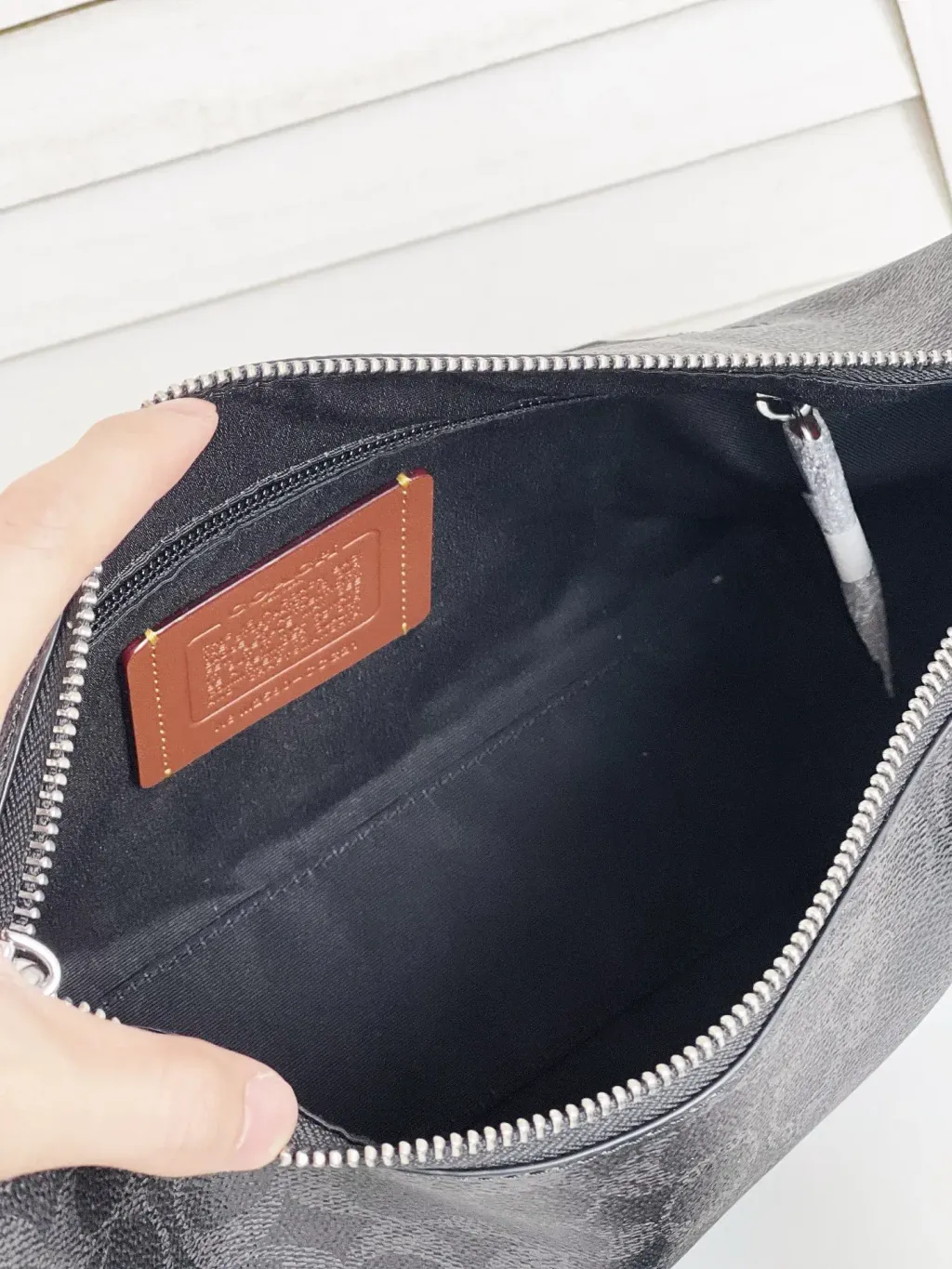 JuzBeauty_JuzBeautyMalaysia_JuzPretty_Authentic_Kbeauty_Malaysia_Skin_Care_Cosmetics_K-beauty_Health_Care_korean_streetwear_COACH CCG21 Small Finn Crossbody Bag With Pouch In Black Signature Canvas 斜挎包2.jpg