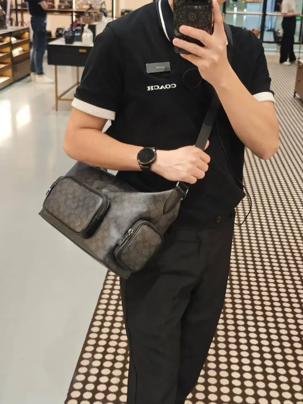 JuzBeauty_JuzBeautyMalaysia_JuzPretty_Authentic_Kbeauty_Malaysia_Skin_Care_Cosmetics_K-beauty_Health_Care_korean_streetwear_COACH CCG18 Finn Crossbody Bag With Pockets In Signature Canvas Charcoal Black 男款斜挎包9.jpg