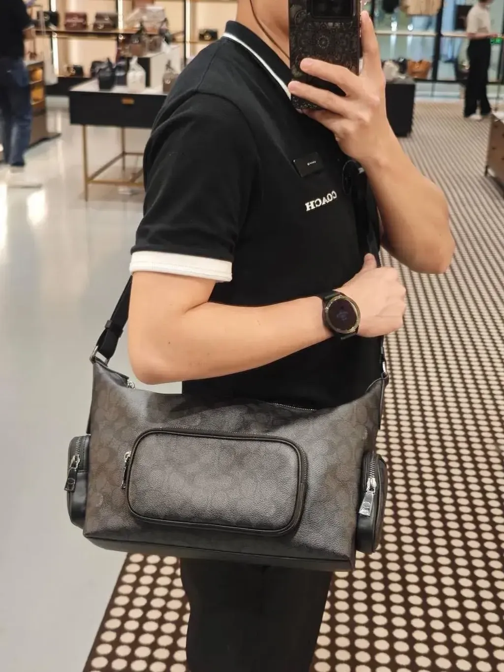 JuzBeauty_JuzBeautyMalaysia_JuzPretty_Authentic_Kbeauty_Malaysia_Skin_Care_Cosmetics_K-beauty_Health_Care_korean_streetwear_COACH CCG18 Finn Crossbody Bag With Pockets In Signature Canvas Charcoal Black 男款斜挎包8.jpg