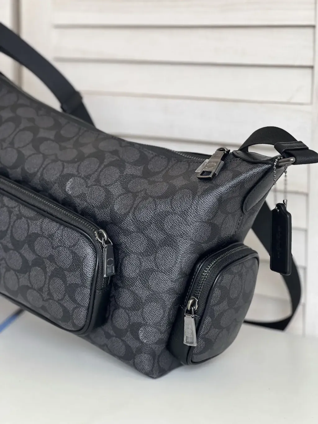JuzBeauty_JuzBeautyMalaysia_JuzPretty_Authentic_Kbeauty_Malaysia_Skin_Care_Cosmetics_K-beauty_Health_Care_korean_streetwear_COACH CCG18 Finn Crossbody Bag With Pockets In Signature Canvas Charcoal Black 男款斜挎包3.jpg