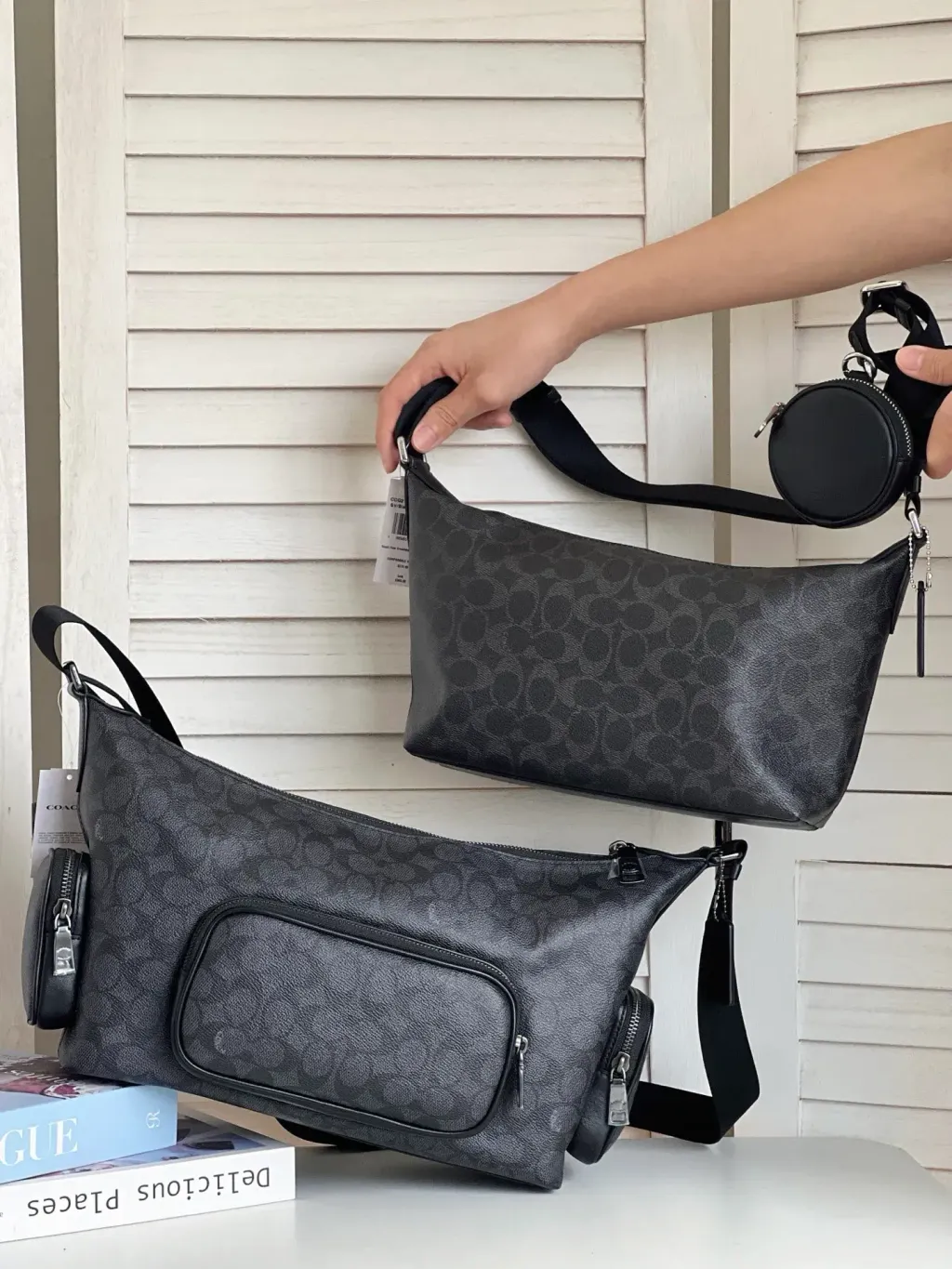 JuzBeauty_JuzBeautyMalaysia_JuzPretty_Authentic_Kbeauty_Malaysia_Skin_Care_Cosmetics_K-beauty_Health_Care_korean_streetwear_COACH CCG18 Finn Crossbody Bag With Pockets In Signature Canvas Charcoal Black 男款斜挎包1.jpg