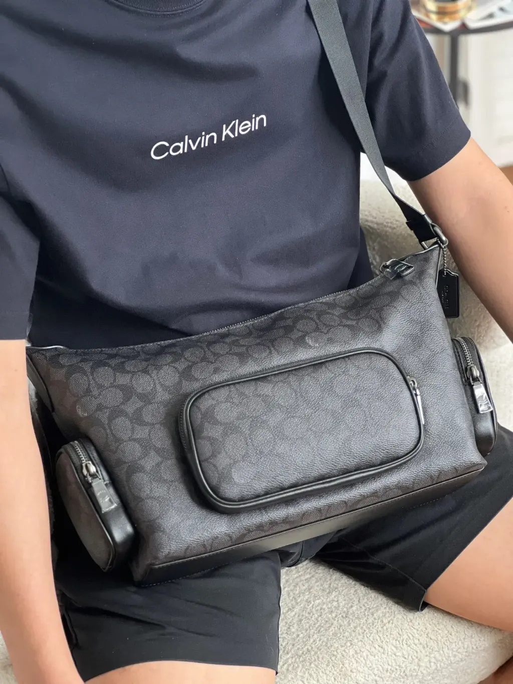 JuzBeauty_JuzBeautyMalaysia_JuzPretty_Authentic_Kbeauty_Malaysia_Skin_Care_Cosmetics_K-beauty_Health_Care_korean_streetwear_COACH CCG18 Finn Crossbody Bag With Pockets In Signature Canvas Charcoal Black 男款斜挎包6.jpg
