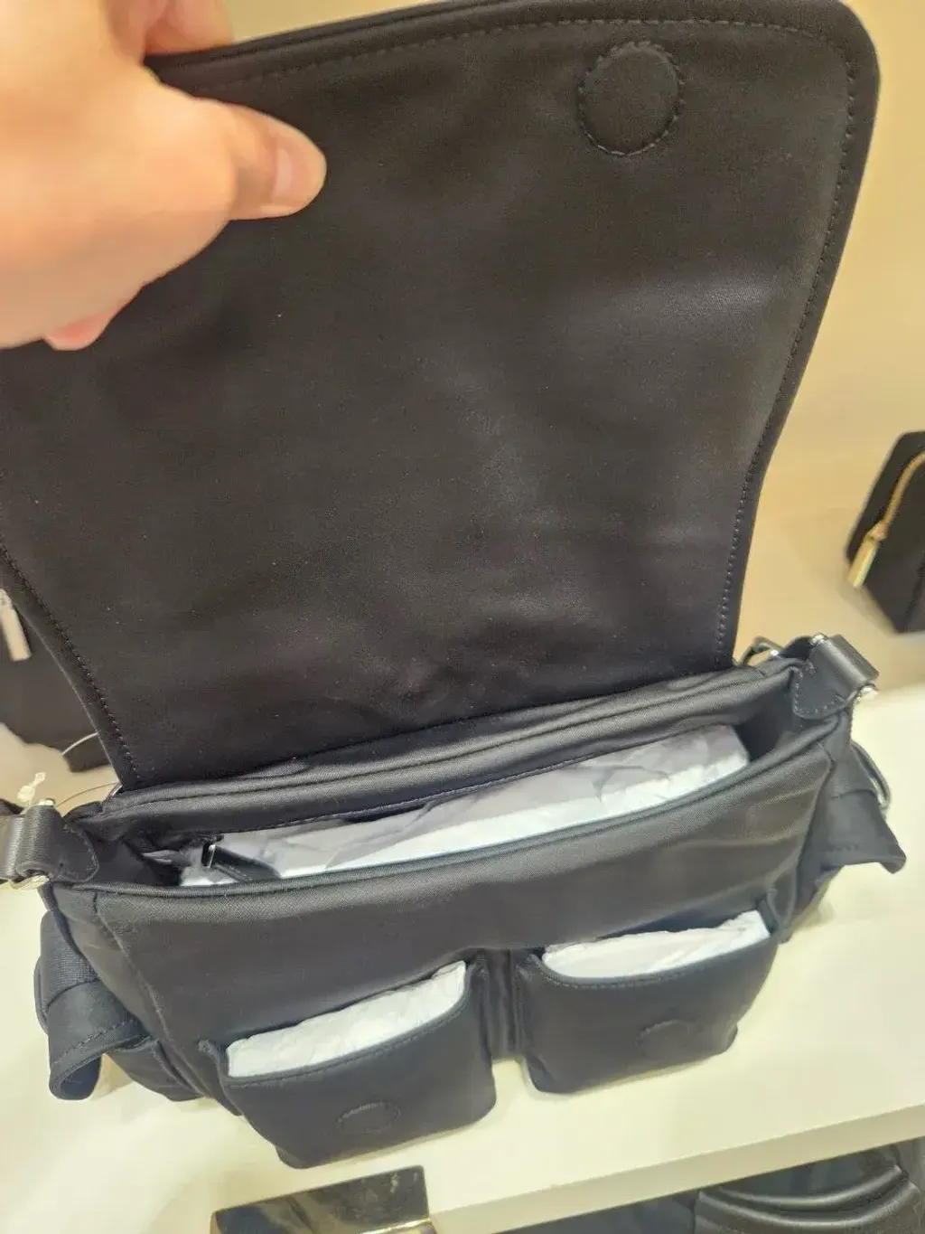 JuzBeauty_JuzBeautyMalaysia_JuzPretty_Authentic_Kbeauty_Malaysia_Skin_Care_Cosmetics_K-beauty_Health_Care_korean_streetwear_KATE SPADE KN672 Carter Ksnyl Cargo Messenger Bag Black 斜挎包6