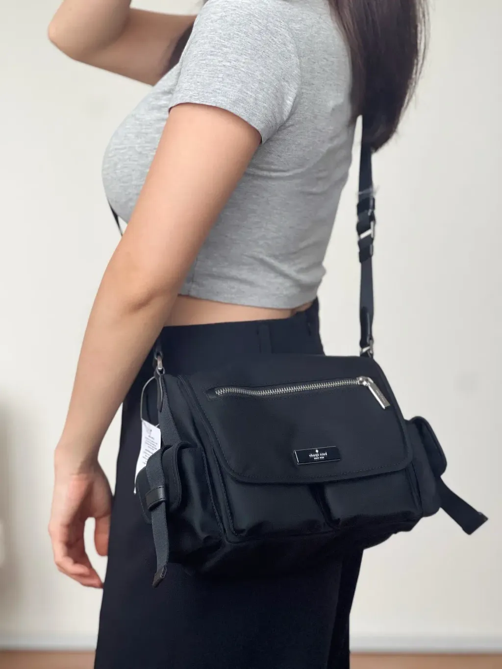 JuzBeauty_JuzBeautyMalaysia_JuzPretty_Authentic_Kbeauty_Malaysia_Skin_Care_Cosmetics_K-beauty_Health_Care_korean_streetwear_KATE SPADE KN672 Carter Ksnyl Cargo Messenger Bag Black 斜挎包3