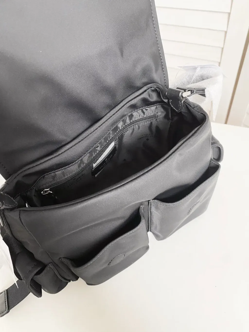JuzBeauty_JuzBeautyMalaysia_JuzPretty_Authentic_Kbeauty_Malaysia_Skin_Care_Cosmetics_K-beauty_Health_Care_korean_streetwear_KATE SPADE KN672 Carter Ksnyl Cargo Messenger Bag Black 斜挎包1