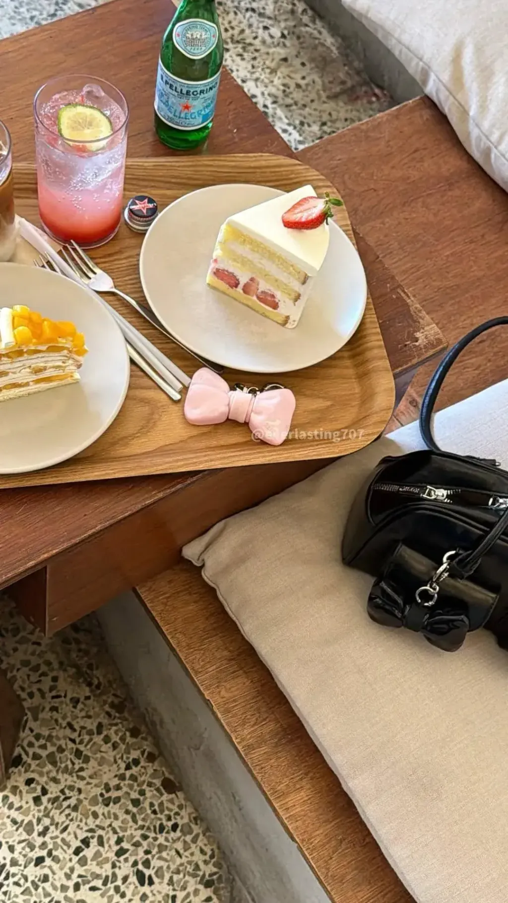JuzBeauty_JuzBeautyMalaysia_JuzPretty_Authentic_Kbeauty_Malaysia_Skin_Care_Cosmetics_K-beauty_Health_Care_korean_streetwear_KEYM Lip Glow Bow 蝴蝶结水光唇釉吊饰11