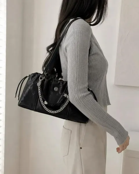 JuzBeauty_JuzBeautyMalaysia_JuzPretty_Authentic_Kbeauty_Malaysia_Skin_Care_Cosmetics_K-beauty_Health_Care_korean_streetwear_MICHAEL KORS 35T6SMTL6U Matilda Small Cinched Shoulder Bag in Black 单肩包1