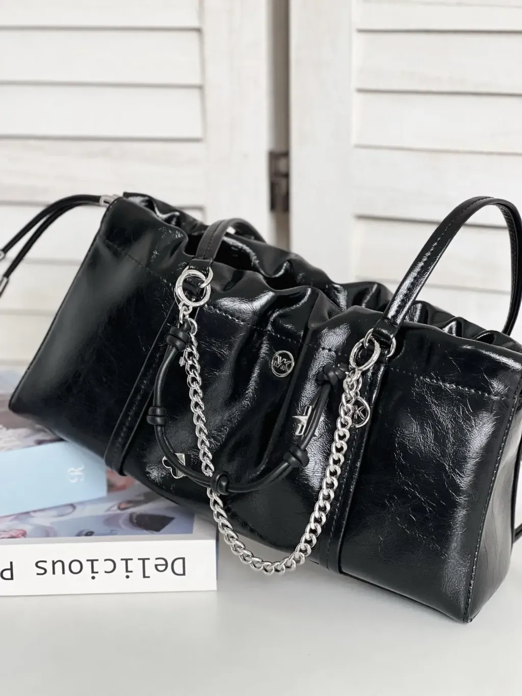 JuzBeauty_JuzBeautyMalaysia_JuzPretty_Authentic_Kbeauty_Malaysia_Skin_Care_Cosmetics_K-beauty_Health_Care_korean_streetwear_MICHAEL KORS 35T6SMTL6U Matilda Small Cinched Shoulder Bag in Black 单肩包7