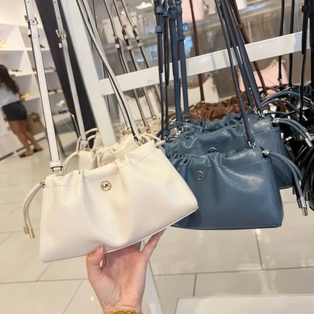 JuzBeauty_JuzBeautyMalaysia_JuzPretty_Authentic_Kbeauty_Malaysia_Skin_Care_Cosmetics_K-beauty_Health_Care_korean_streetwear_MICHAEL KORS 35T6GMTC5U Matilda Small Crossbody in Cream 斜挎包10