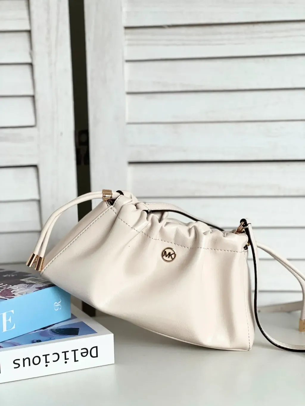 JuzBeauty_JuzBeautyMalaysia_JuzPretty_Authentic_Kbeauty_Malaysia_Skin_Care_Cosmetics_K-beauty_Health_Care_korean_streetwear_MICHAEL KORS 35T6GMTC5U Matilda Small Crossbody in Cream 斜挎包9