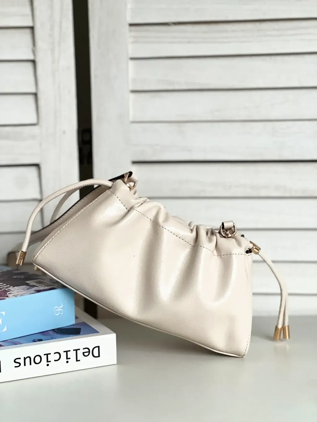 JuzBeauty_JuzBeautyMalaysia_JuzPretty_Authentic_Kbeauty_Malaysia_Skin_Care_Cosmetics_K-beauty_Health_Care_korean_streetwear_MICHAEL KORS 35T6GMTC5U Matilda Small Crossbody in Cream 斜挎包8