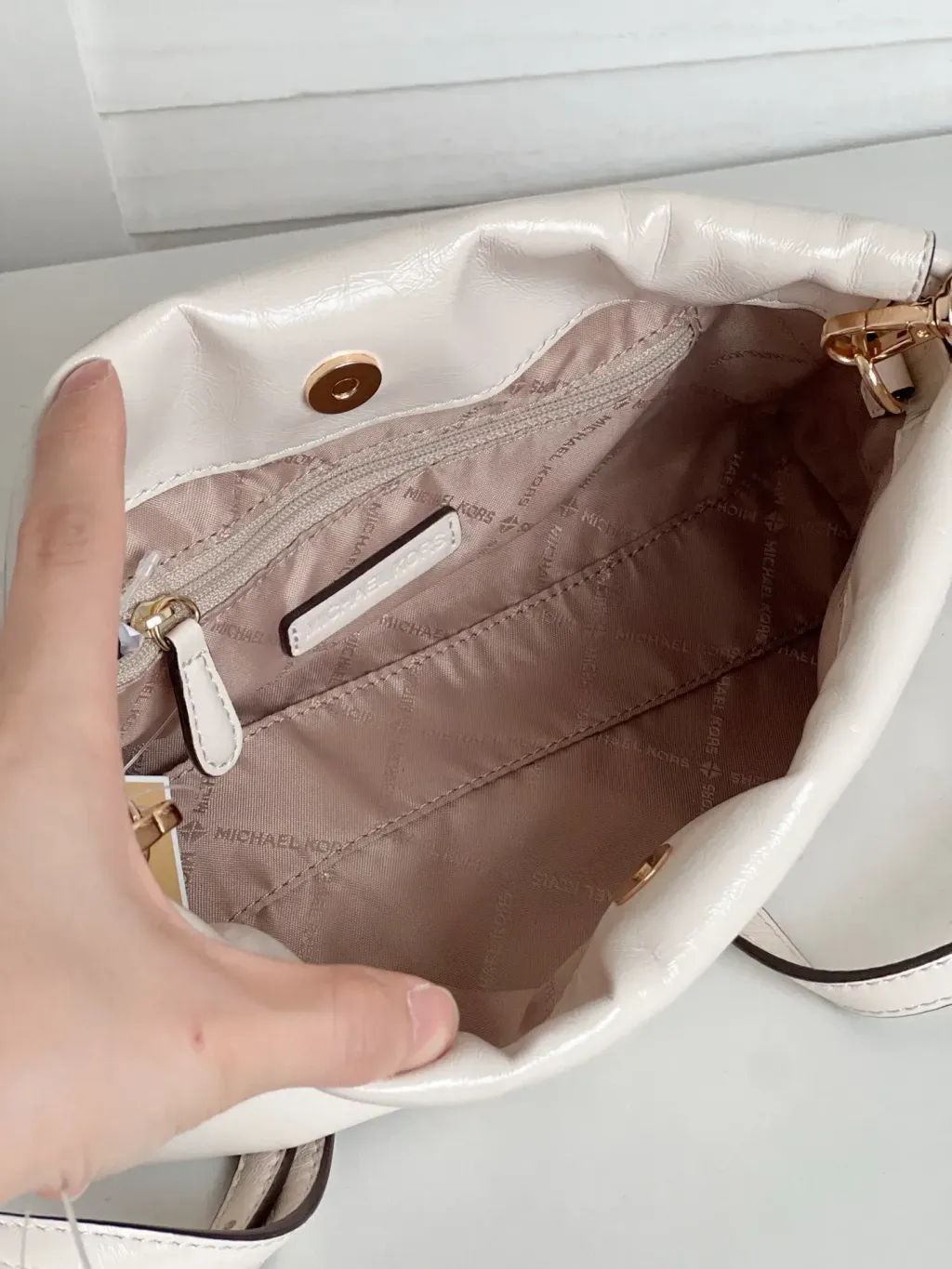 JuzBeauty_JuzBeautyMalaysia_JuzPretty_Authentic_Kbeauty_Malaysia_Skin_Care_Cosmetics_K-beauty_Health_Care_korean_streetwear_MICHAEL KORS 35T6GMTC5U Matilda Small Crossbody in Cream 斜挎包1