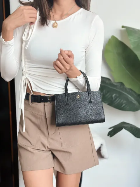 JuzBeauty_JuzBeautyMalaysia_JuzPretty_Authentic_Kbeauty_Malaysia_Skin_Care_Cosmetics_K-beauty_Health_Care_korean_streetwear_TORY BURCH 176875 Blake Mini Tote in Black 托特包4