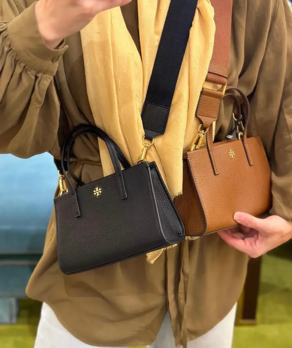 JuzBeauty_JuzBeautyMalaysia_JuzPretty_Authentic_Kbeauty_Malaysia_Skin_Care_Cosmetics_K-beauty_Health_Care_korean_streetwear_TORY BURCH 176875 Blake Mini Tote in Black 托特包2
