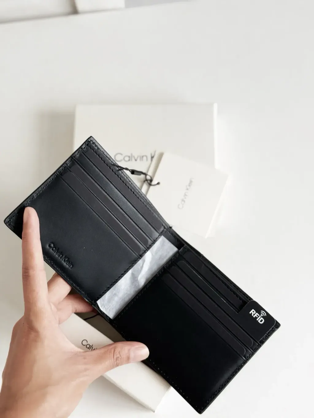 JuzBeauty_JuzBeautyMalaysia_JuzPretty_Authentic_Kbeauty_Malaysia_Skin_Care_Cosmetics_K-beauty_Health_Care_korean_streetwear_CALVIN KLEIN 4300144136 Men Wallet Boxed in Black 男款钱包7