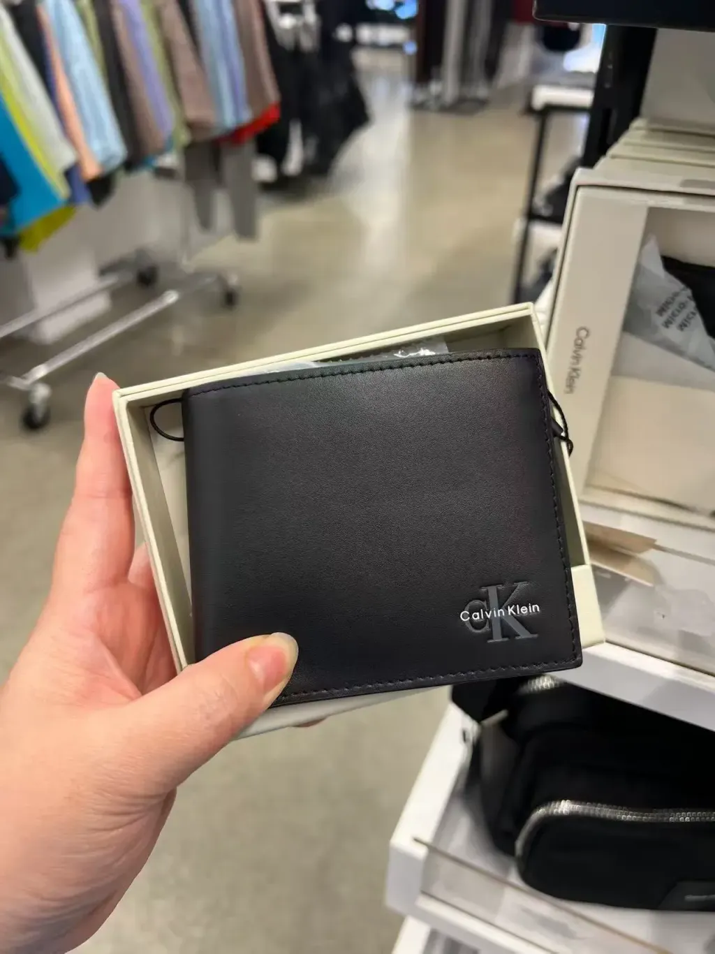 JuzBeauty_JuzBeautyMalaysia_JuzPretty_Authentic_Kbeauty_Malaysia_Skin_Care_Cosmetics_K-beauty_Health_Care_korean_streetwear_CALVIN KLEIN 4300144136 Men Wallet Boxed in Black 男款钱包10
