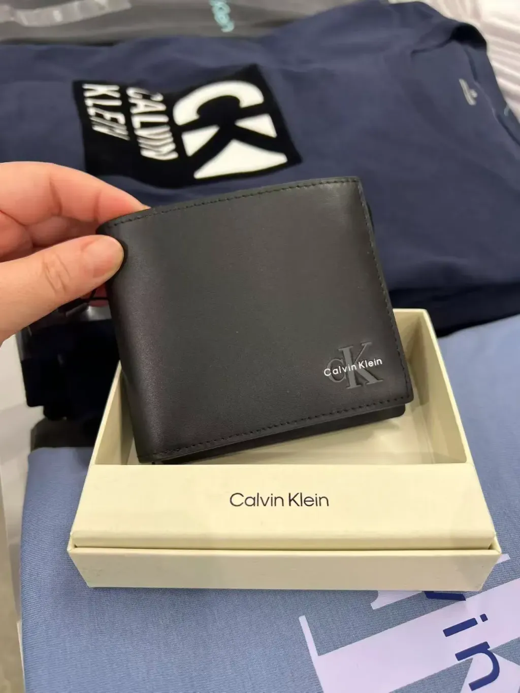 JuzBeauty_JuzBeautyMalaysia_JuzPretty_Authentic_Kbeauty_Malaysia_Skin_Care_Cosmetics_K-beauty_Health_Care_korean_streetwear_CALVIN KLEIN 4300144136 Men Wallet Boxed in Black 男款钱包9