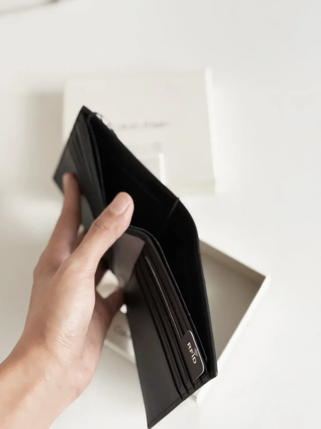 JuzBeauty_JuzBeautyMalaysia_JuzPretty_Authentic_Kbeauty_Malaysia_Skin_Care_Cosmetics_K-beauty_Health_Care_korean_streetwear_CALVIN KLEIN 4300144136 Men Wallet Boxed in Black 男款钱包