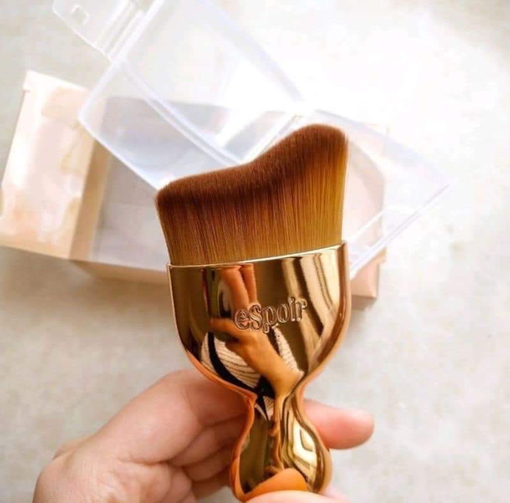 JuzBeauty_JuzBeautyMalaysia_JuzPretty_Authentic_Kbeauty_Malaysia_Jbeauty_Australia_espoir_Health_Care_Pro_Tailoring_Curved_Face_Brush_Gold_ (3).jpg