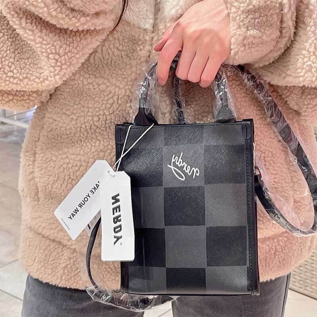 JuzBeauty_JuzBeautyMalaysia_JuzPretty_Authentic_Kbeauty_Malaysia_Skin_Care_Cosmetics_Jbeauty_Australia_Health_Care_Nerdy Checkerboard Two-way Crossbody Bag 18