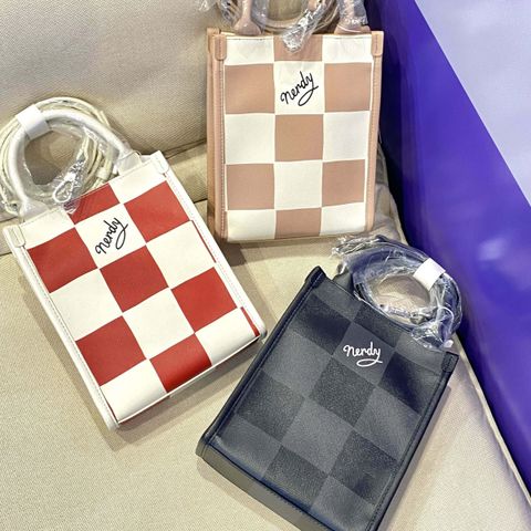 JuzBeauty_JuzBeautyMalaysia_JuzPretty_Authentic_Kbeauty_Malaysia_Skin_Care_Cosmetics_Jbeauty_Australia_Health_Care_Nerdy Checkerboard Two-way Crossbody Bag3