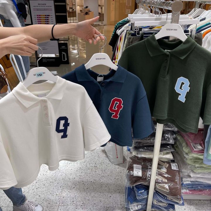 JuzBeauty_JuzBeautyMalaysia_JuzPretty_Authentic_Kbeauty_Malaysia_Skin_Care_Cosmetics_Jbeauty_Australia_Health_Care_korean_streetwear_5252 BY OiOi Applique Crop PK T-shirt Polo 52BHSMCTS20 1