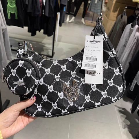 JuzBeauty_JuzBeautyMalaysia_JuzPretty_Authentic_Kbeauty_Malaysia_Skin_Care_Cosmetics_Jbeauty_Health_Care_korean_streetwear_US_LifeWork Hobo Bag 腋下包 LW235BG7503