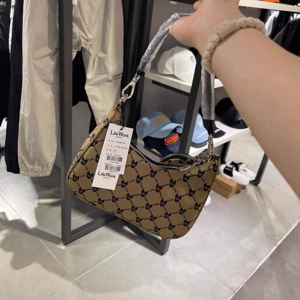 JuzBeauty_JuzBeautyMalaysia_JuzPretty_Authentic_Kbeauty_Malaysia_Skin_Care_Cosmetics_Jbeauty_Health_Care_korean_streetwear_US_LifeWork Hobo Bag 腋下包 LW235BG7505