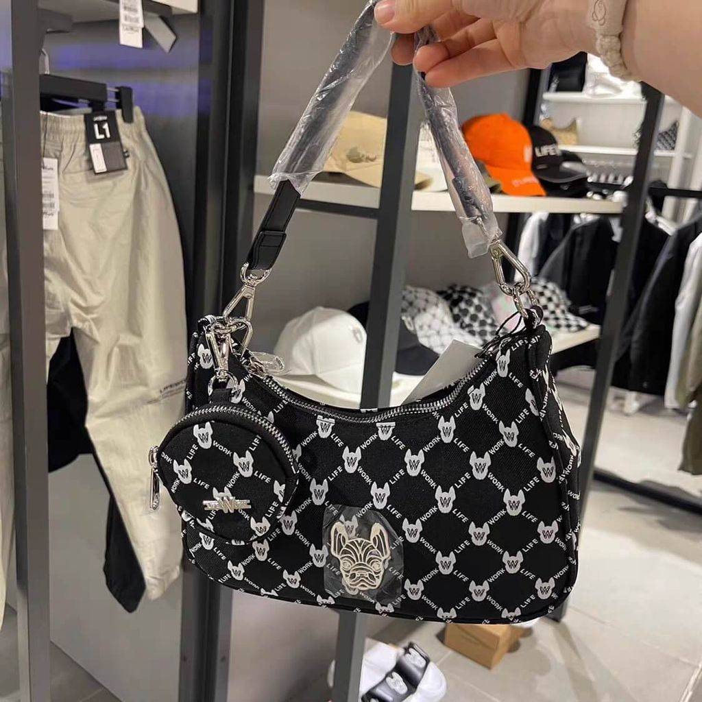 JuzBeauty_JuzBeautyMalaysia_JuzPretty_Authentic_Kbeauty_Malaysia_Skin_Care_Cosmetics_Jbeauty_Health_Care_korean_streetwear_US_LifeWork Hobo Bag 腋下包 LW235BG75010