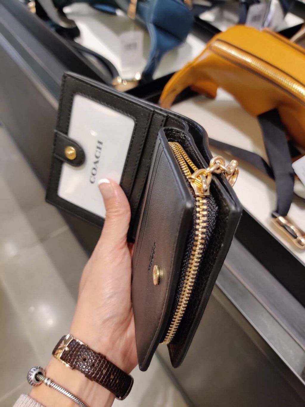 JuzBeauty_JuzBeautyMalaysia_JuzPretty_Authentic_Kbeauty_Malaysia_Skin_Care_Cosmetics_Jbeauty_Health_Care_korean_streetwear_US_COACH C2862 Pebble Leather Snap Wallet Black