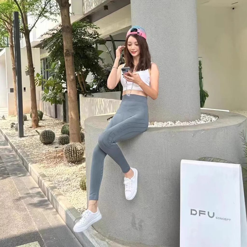 JuzBeauty_JuzBeautyMalaysia_JuzPretty_Authentic_Kbeauty_Malaysia_Skin_Care_Cosmetics_Jbeauty_Health_Care_korean_streetwear_US_KEEXUENNL Lightning Blaze Legging S8 闪电裤17