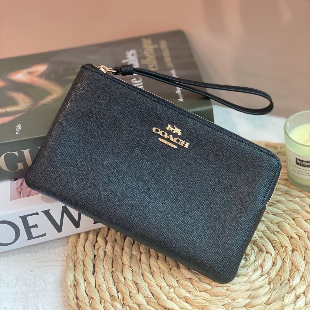 JuzBeauty_JuzBeautyMalaysia_JuzPretty_Authentic_Kbeauty_Malaysia_Skin_Care_Cosmetics_Jbeauty_Health_Care_korean_streetwear_US_COACH F58032 Corner Zip Wristlet in Crossgrain Leather Blk