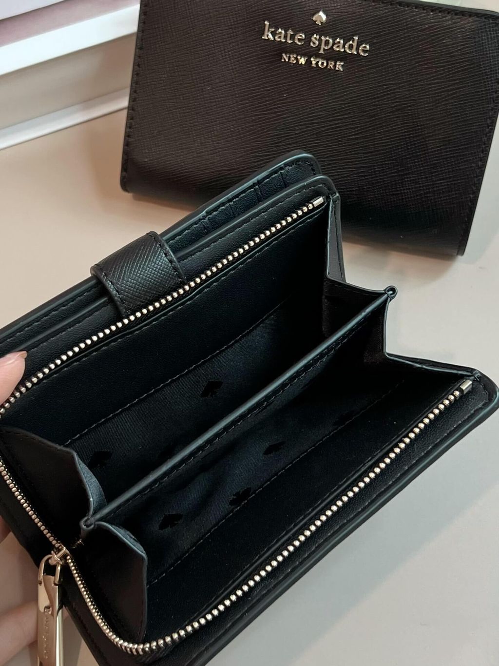 JuzBeauty_JuzBeautyMalaysia_JuzPretty_Authentic_Kbeauty_Malaysia_Skin_Care_Cosmetics_Jbeauty_Health_Care_korean_streetwear_US_Kate Spade WLR00128 Medium Compact Bifold Wallet Staci Black