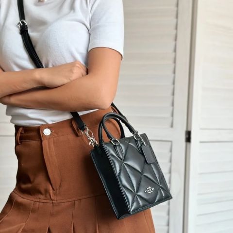 JuzBeauty-JuzBeautyMalaysia-JuzPretty-Authentic-Kbeauty-Malaysia-Skin-Care-Cosmetics-Jbeauty-Health-Care-korean-streetwear-COACH Coach CJ580 North South Mini Tote With Puffy Diamond Quilting Black 琴谱包3