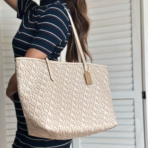 JuzBeauty-JuzBeautyMalaysia-JuzPretty-Authentic-Kbeauty-Malaysia-Skin-Care-Cosmetics-Jbeauty-Health-Care-korean-streetwear-COACH CF342 City Tote With Coach Monogram Print In Chalk 托特包1