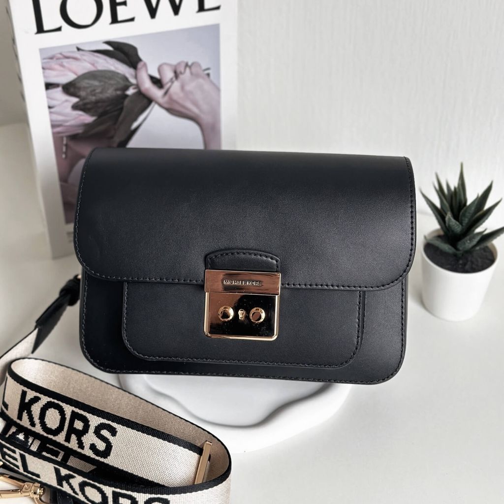 JuzBeauty-JuzBeautyMalaysia-JuzPretty-Authentic-Kbeauty-Malaysia-Skin-Care-Cosmetics-Jbeauty-Health-Care-korean-streetwear-MK MICHAEL KORS 35T2GS9M2L Sloan Editor Medium Leather Shoulder Bag In Black 肩包7