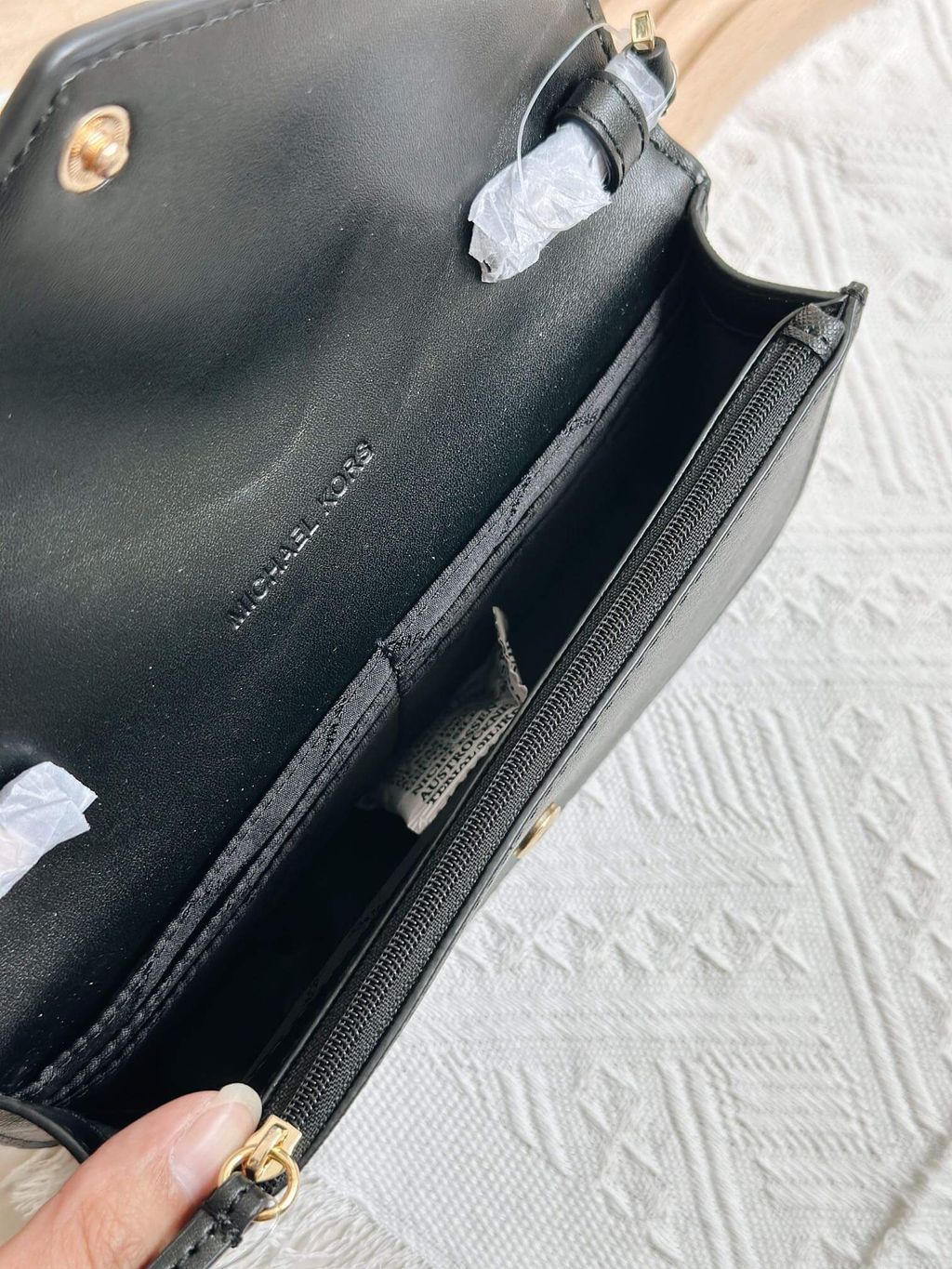 JuzBeauty-JuzBeautyMalaysia-JuzPretty-Authentic-Kbeauty-Malaysia-Skin-Care-Cosmetics-Jbeauty-Health-Care-korean-streetwear-MK MICHAEL KORS 35S3GTVC5L Small Saffiano Leather Envelope Crossbody Bag In Black 斜挎包3.jpg