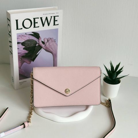 JuzBeauty-JuzBeautyMalaysia-JuzPretty-Authentic-Kbeauty-Malaysia-Skin-Care-Cosmetics-Jbeauty-Health-Care-korean-streetwear-MK MICHAEL KORS 35S3GTVC5L Small Saffiano Leather Envelope Crossbody Bag In Black 斜挎包2