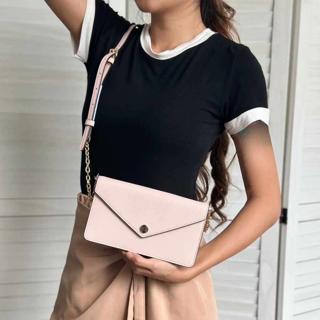 JuzBeauty-JuzBeautyMalaysia-JuzPretty-Authentic-Kbeauty-Malaysia-Skin-Care-Cosmetics-Jbeauty-Health-Care-korean-streetwear-MK MICHAEL KORS 35S3GTVC5L Small Saffiano Leather Envelope Crossbody Bag In Black 斜挎包1